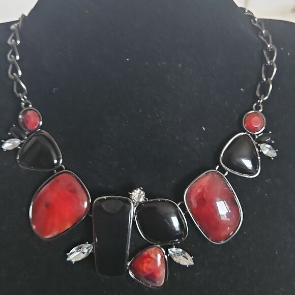 Elegant Burgundy and Black Statement Necklace - Picture 10 of 16